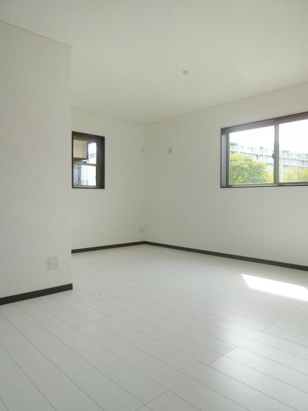 Living. 19 Pledge of spacious living