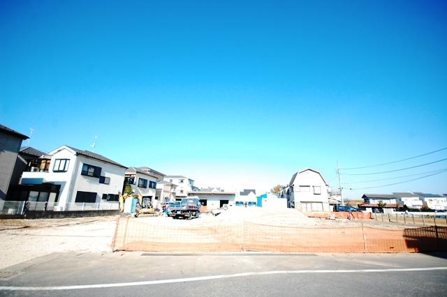 Local photos, including front road. Local (12 May 2013) Shooting