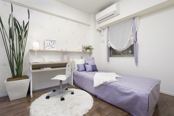 Directions to the model room (a word from the person in charge)