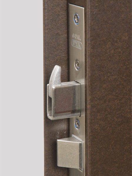 Security.  [Deadbolt lock with sickle] The entrance door has adopted a sickle with a dead bolt to defend against prying at the bar. (Same specifications)