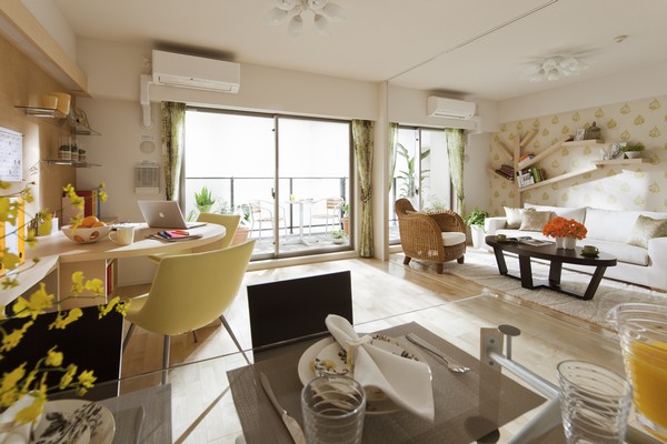 living ・ dining / Look at the balcony from the room side