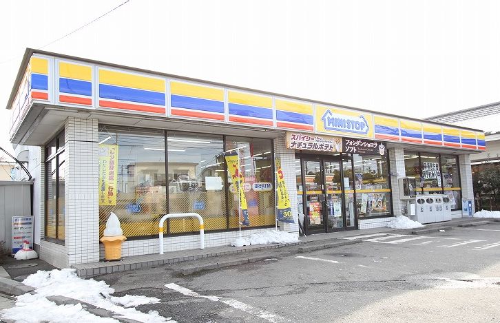 Convenience store. MINISTOP up (convenience store) 290m