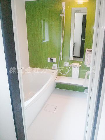 Bathroom. Indoor (12 May 2011) Shooting