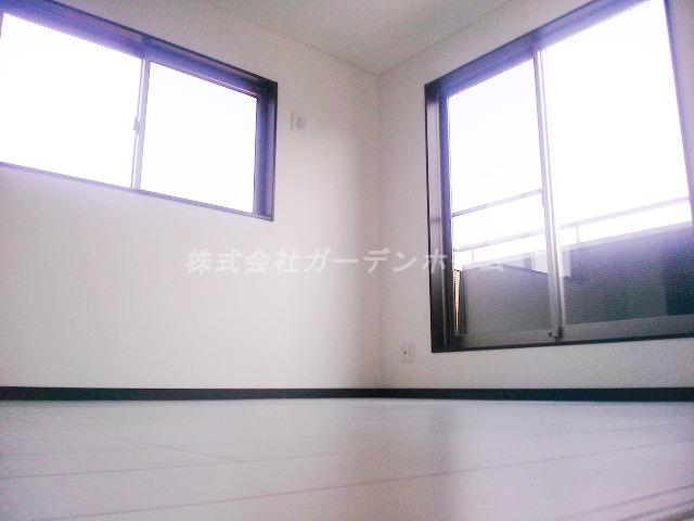 Non-living room. Indoor (12 May 2011) Shooting