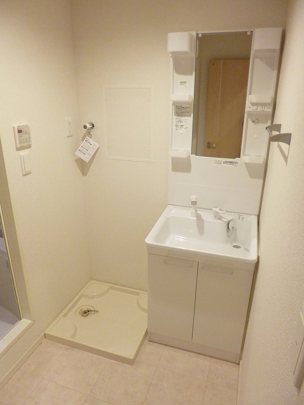 Washroom. Washbasin with handheld shower