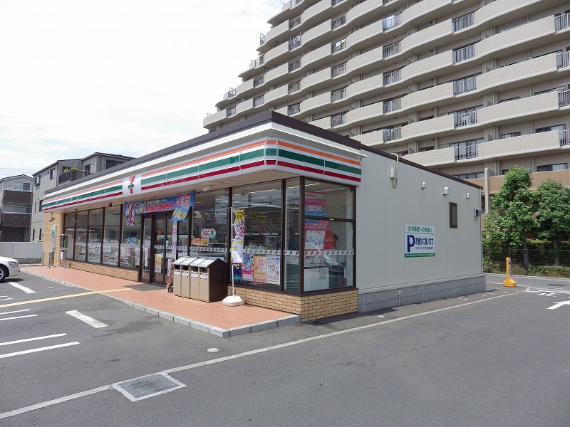 Convenience store. 310m to Seven-Eleven (convenience store)
