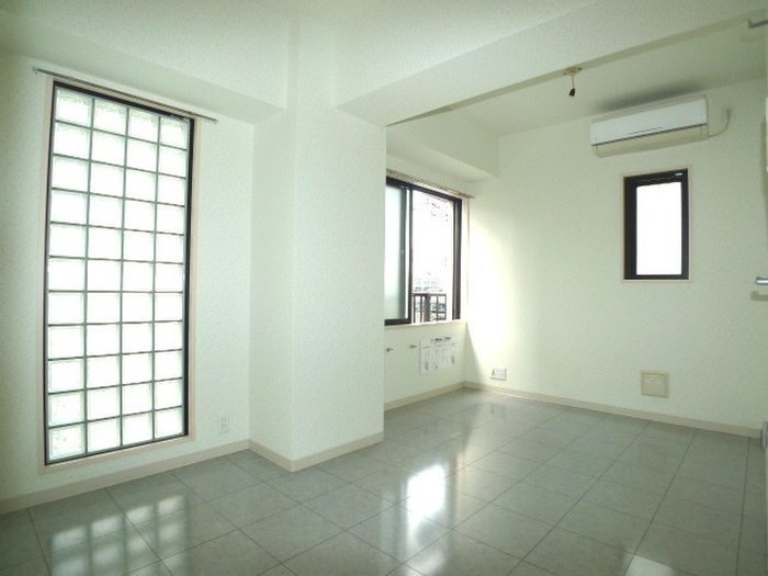 Living and room. Two-plane daylight, It is a bright room is good