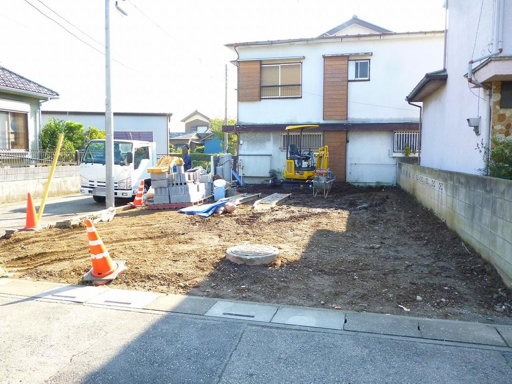 Local photos, including front road. Local (11 May 2013) Shooting