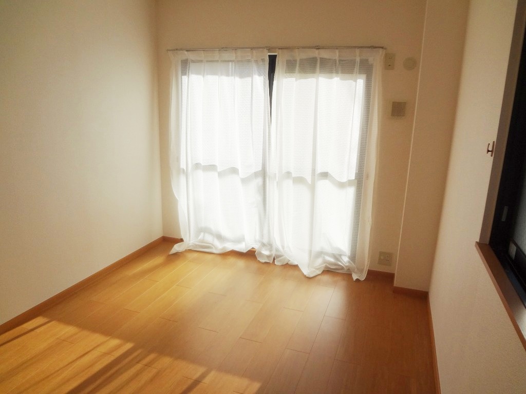 Other room space. Reversal type reference photograph