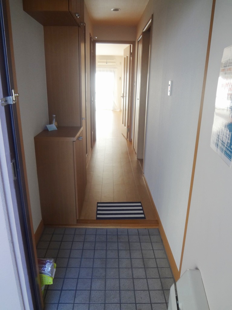 Entrance. Reversal type reference photograph