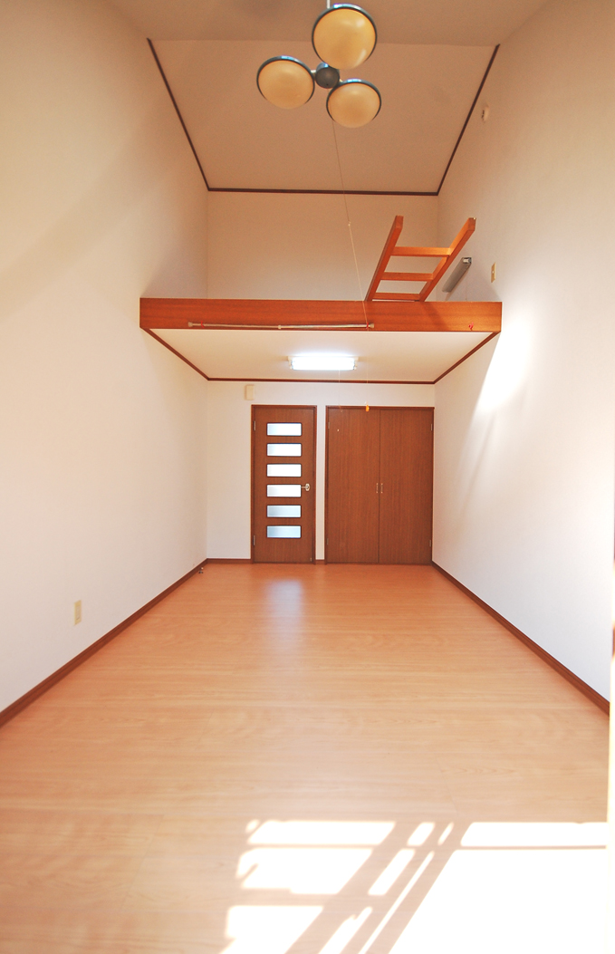 Living and room. Yes Loft