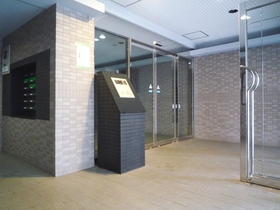 Entrance. entrance ・ Auto is a lock