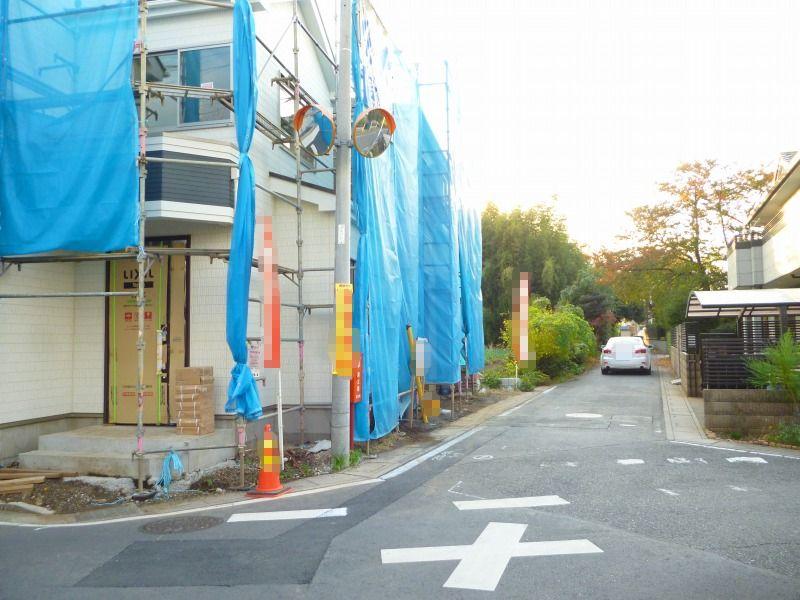 Local photos, including front road. Sale site (November 2013) Shooting