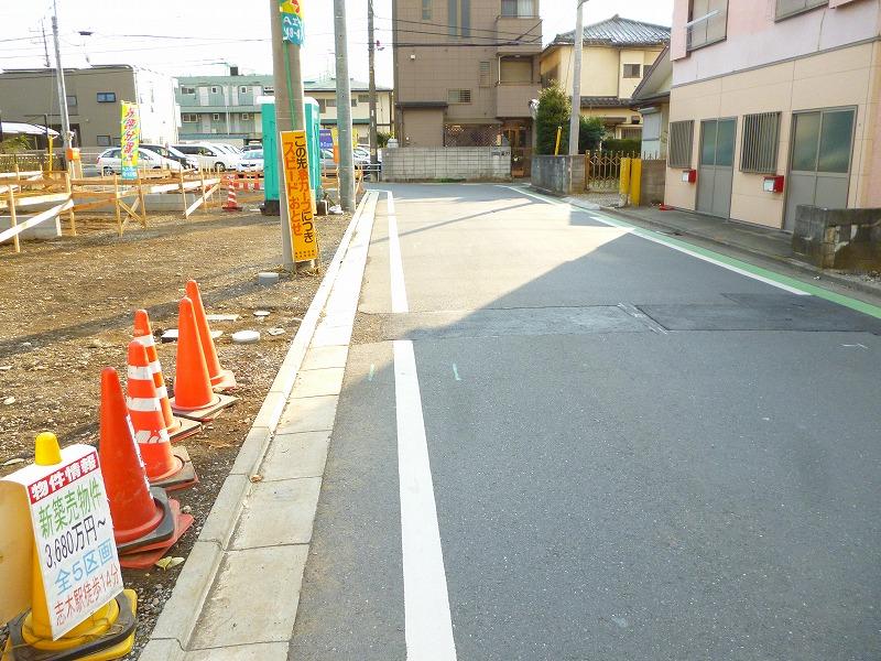 Local photos, including front road. Local (11 May 2013) Shooting