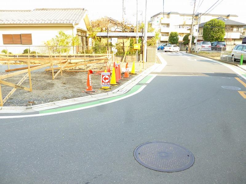 Local photos, including front road. Local (11 May 2013) Shooting