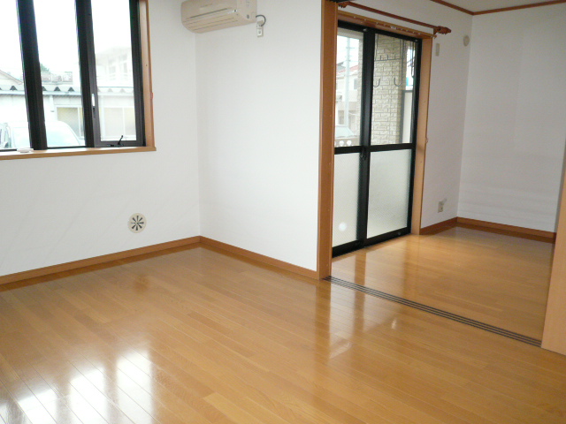 Living and room. The same type, Is another of the room. 