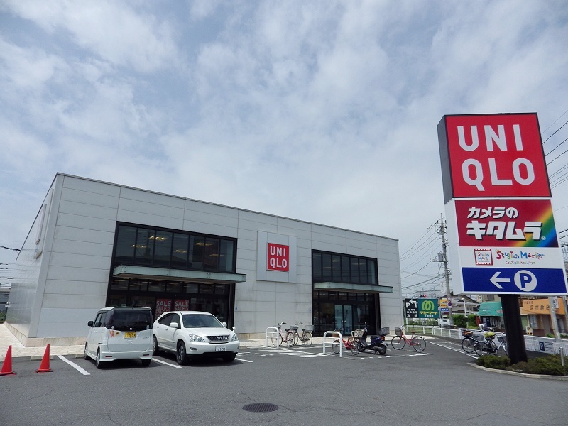 Shopping centre. 2500m to UNIQLO (shopping center)