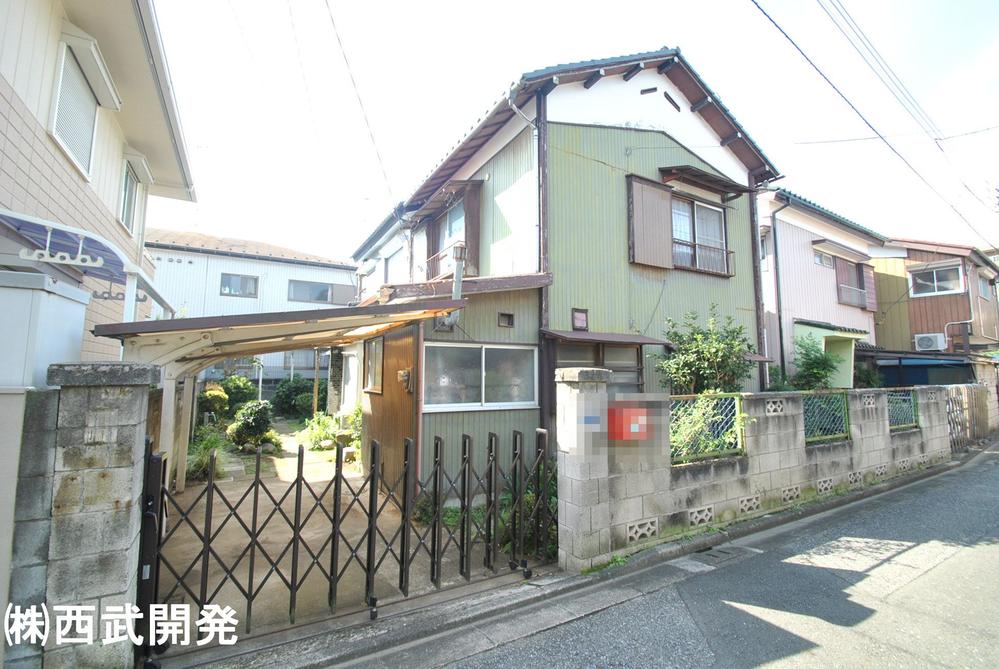 Local photos, including front road. Local (10 May 2013) Shooting