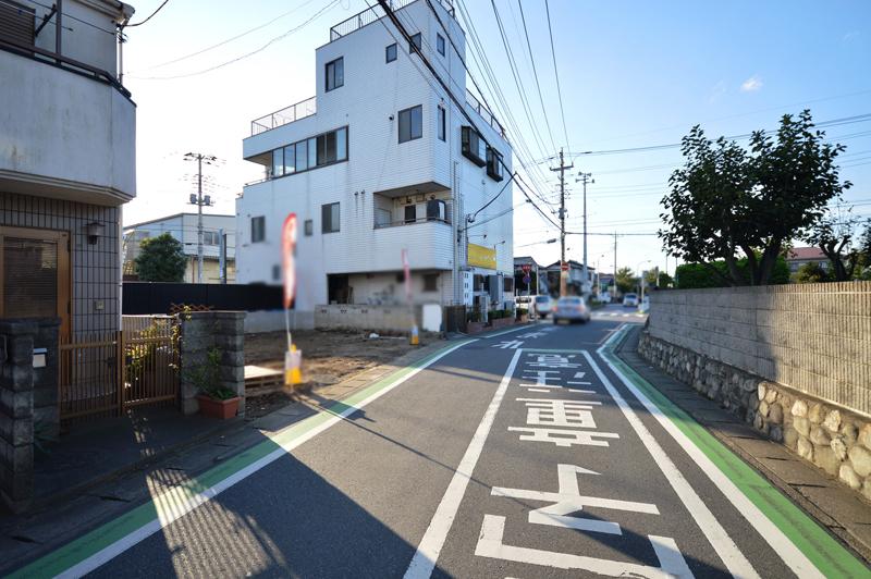 Local photos, including front road. Frontal road