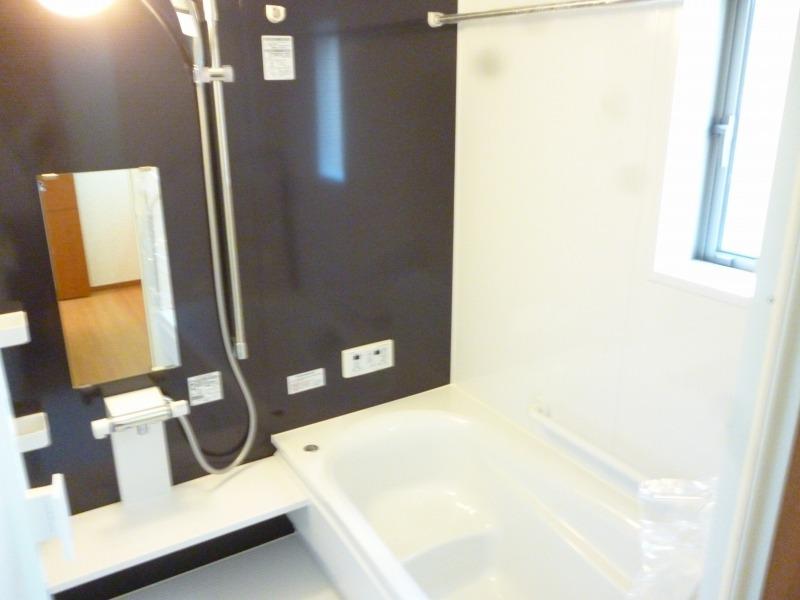 Bathroom. Building 2 bathroom (October 2013) Shooting