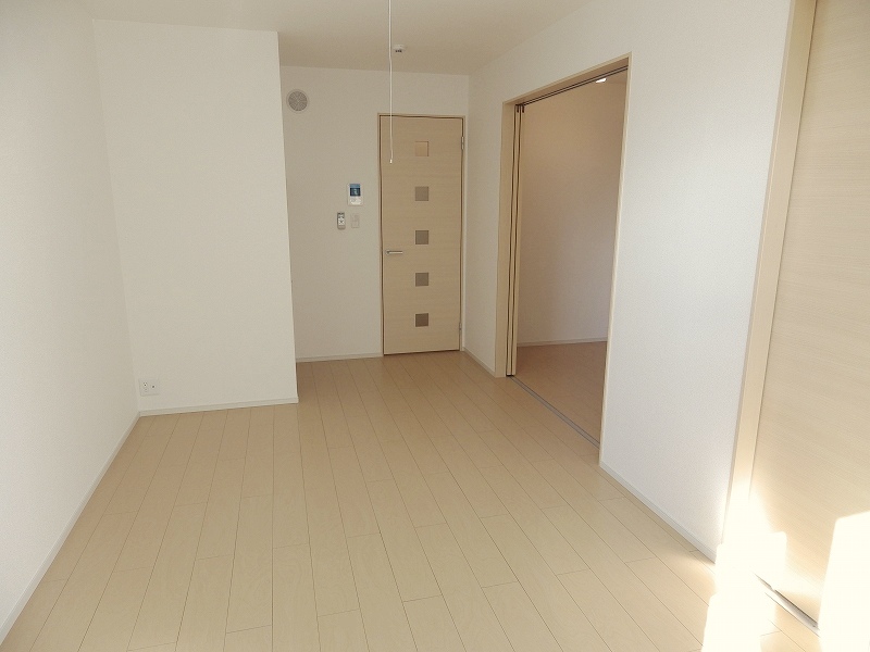 Living and room. The same type reference photograph