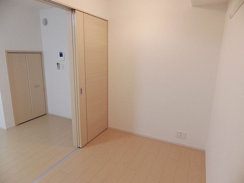 Other room space. The same type reference photograph