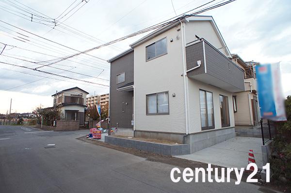 Local photos, including front road. 11 / 26 shooting Completion of framework