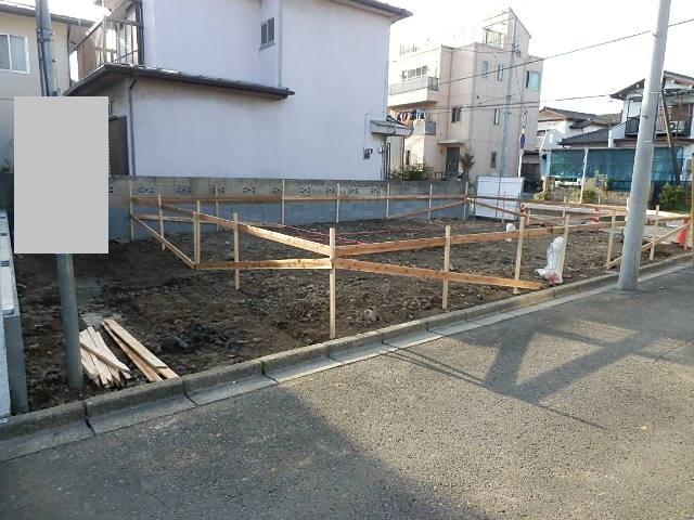 Local photos, including front road. Local (10 May 2013) Shooting