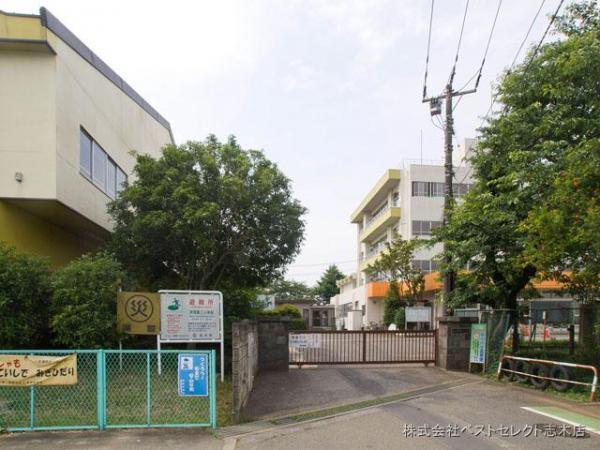 Primary school. Muneoka third 1090m up to elementary school (a 14-minute walk)