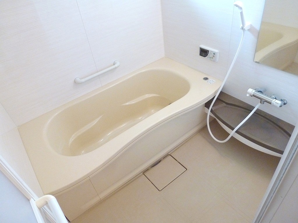 Bath. Another Room No. reference photograph