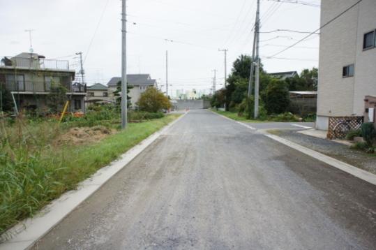 Local photos, including front road. Frontal road