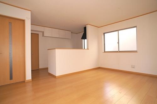 Living. (D Building) Face-to-face kitchen that can dishes while taking communication