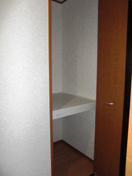 Receipt. Second floor hallway storage