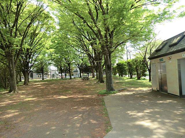 park. 895m to Shiraoka park