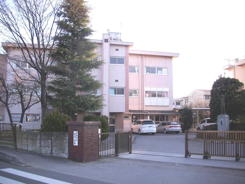Primary school. 1040m 1873 opened up Shinotsu elementary school.
