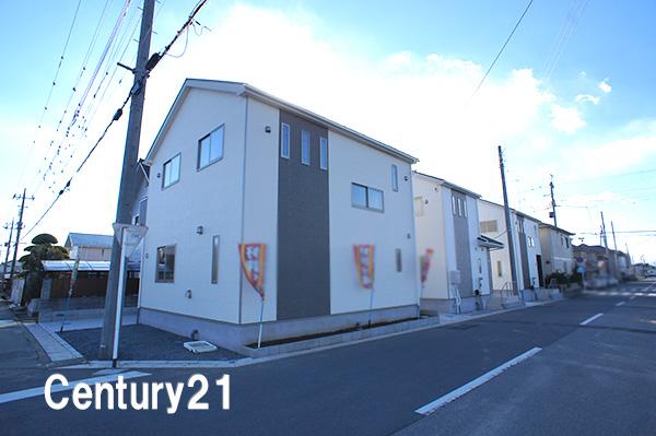 Local photos, including front road. 12 / 24 shooting