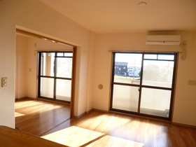 Living and room. Flat ties to the next to the Western-style