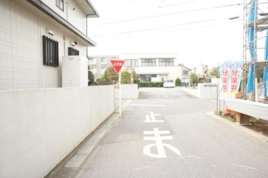 Local photos, including front road. Frontal road