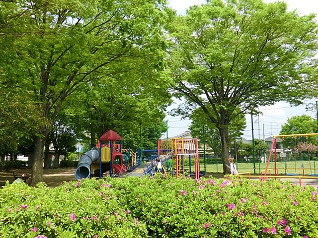 park. 1529m to centrist park