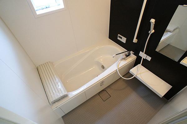 Bathroom. Building 2