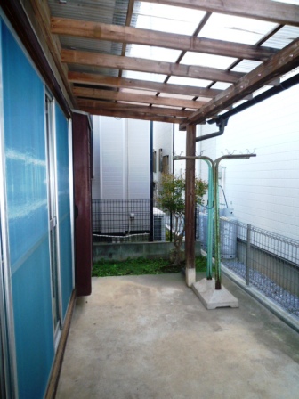 Balcony. Covered clothesline field