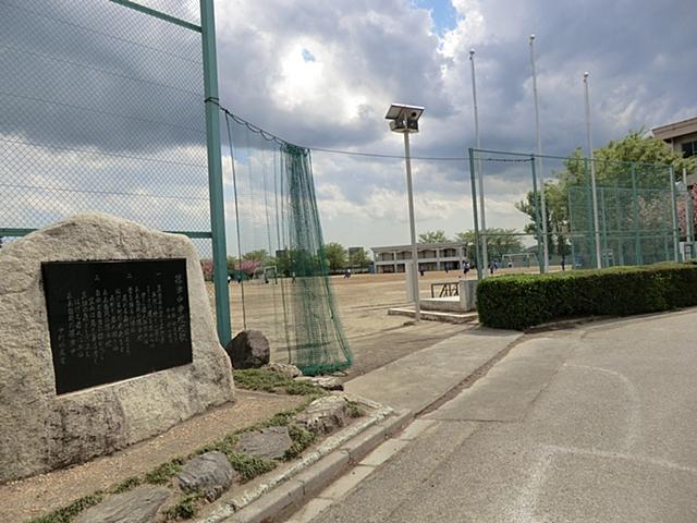 Junior high school. Shiraoka stand Shinotsu until junior high school 998m