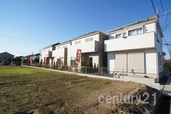 Local photos, including front road. Local (11 May 2013) Shooting