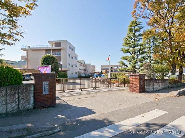 Primary school. Shiraoka stand Shinotsu to elementary school 710m