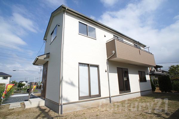 Local appearance photo. Also convenient parking on the second car 2 Tayca site (September 2013) Shooting Building 2