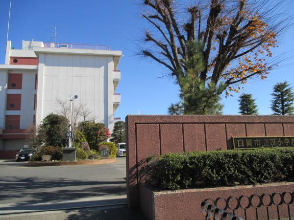 Primary school. 740m up to elementary school