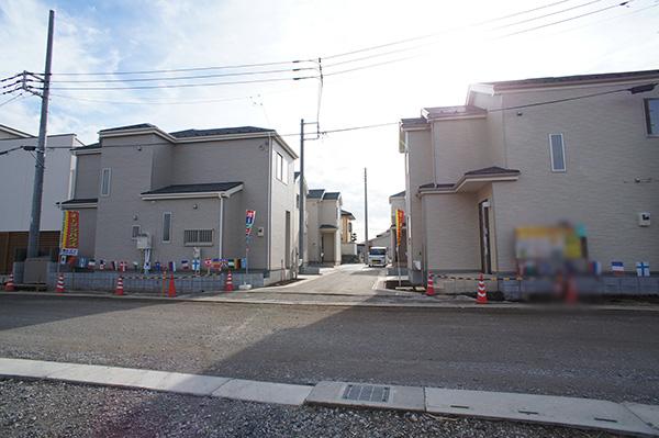 Local photos, including front road. Local (2013 12) shooting