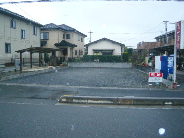 Local photos, including front road. Local (10 May 2013) Shooting