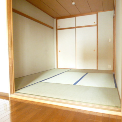 Living and room. Japanese-style room (6.0 quires)