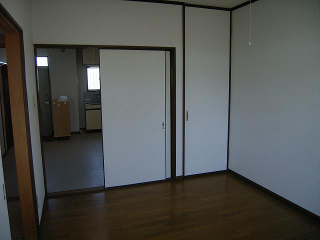 Living and room. Western-style 6 Pledge